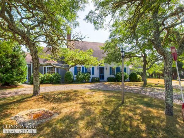 Cape Cod Home 994389