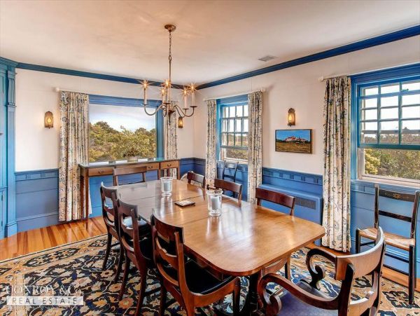 Cape Cod Home 994389