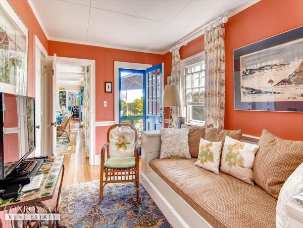 Cape Cod Home 994389