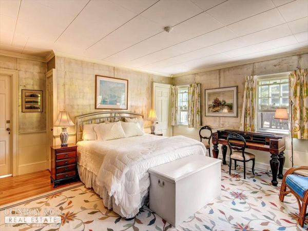 Cape Cod Home 994389