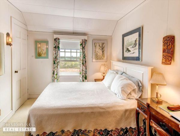 Cape Cod Home 994389