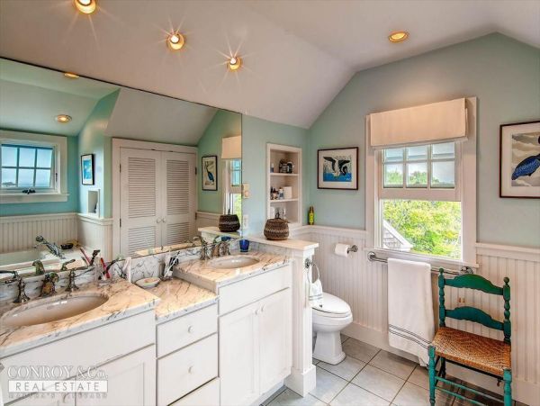 Cape Cod Home 994389