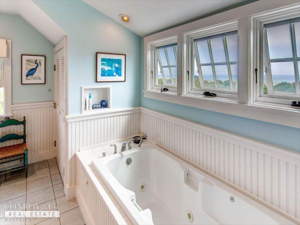 Cape Cod Home 994389