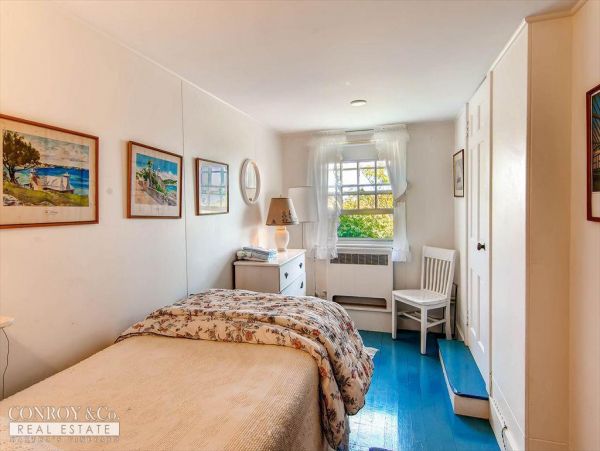 Cape Cod Home 994389