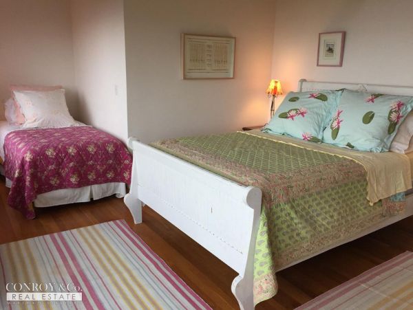 Cape Cod Home 994390