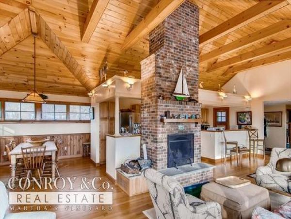 Cape Cod Home 994393