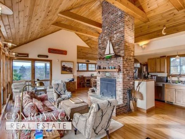 Cape Cod Home 994393