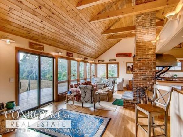 Cape Cod Home 994393