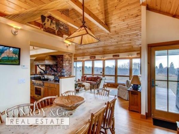 Cape Cod Home 994393
