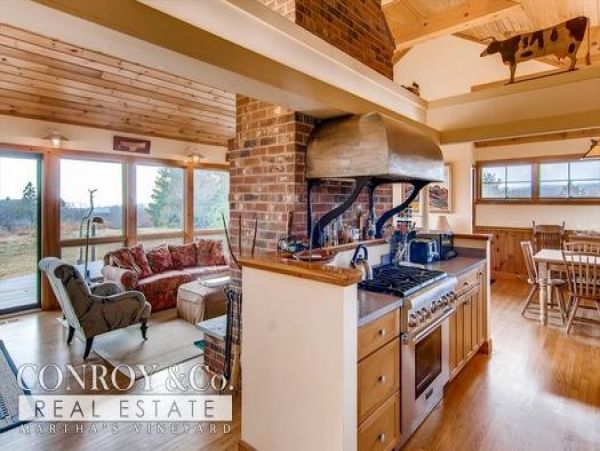 Cape Cod Home 994393
