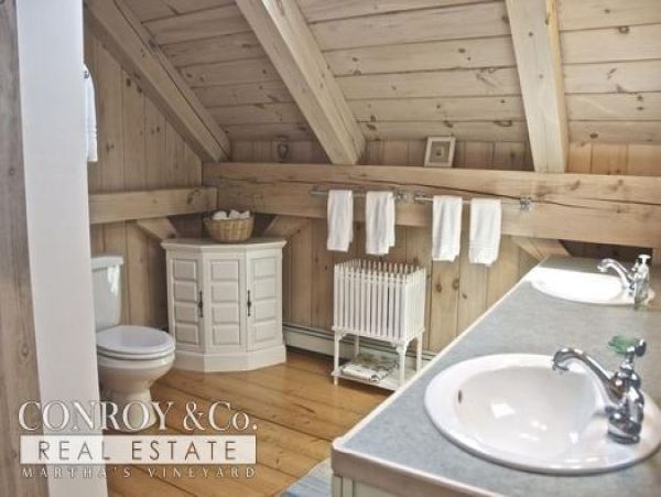 Cape Cod Home 994395
