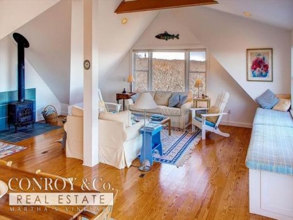Cape Cod Home 994396