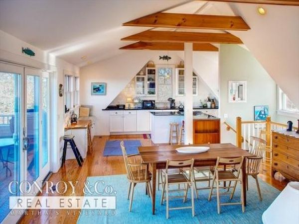Cape Cod Home 994396