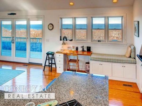 Cape Cod Home 994396
