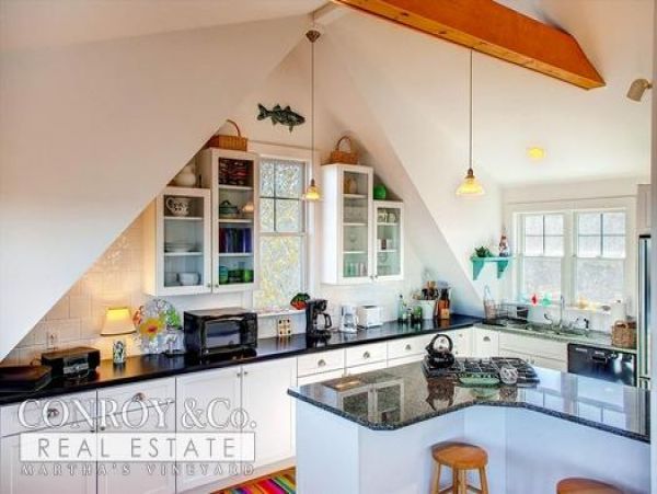 Cape Cod Home 994396