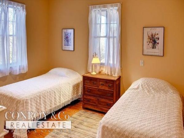 Cape Cod Home 994396