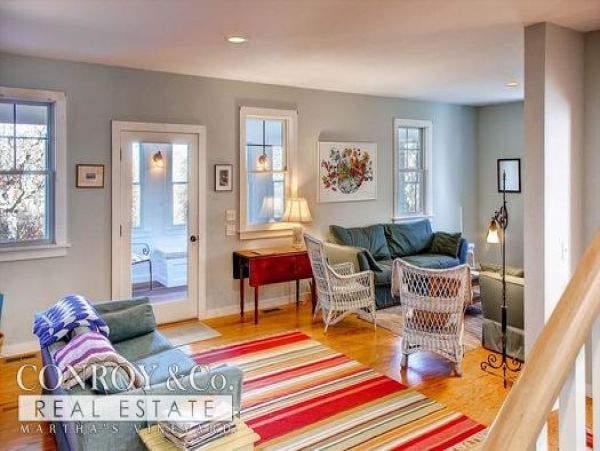 Cape Cod Home 994396
