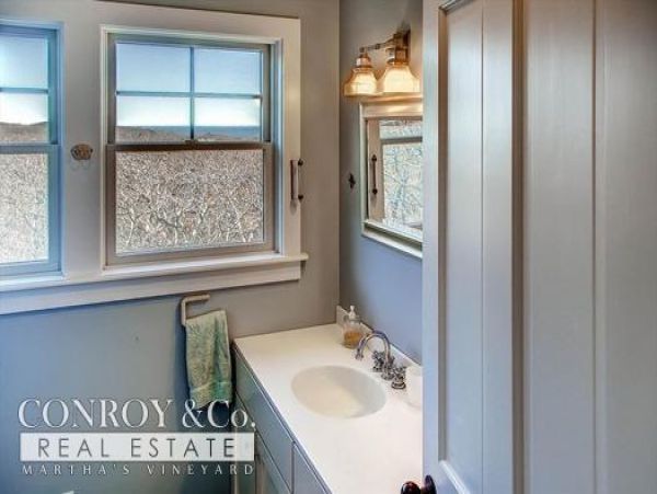 Cape Cod Home 994396