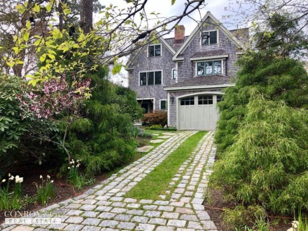 Cape Cod Home 994398