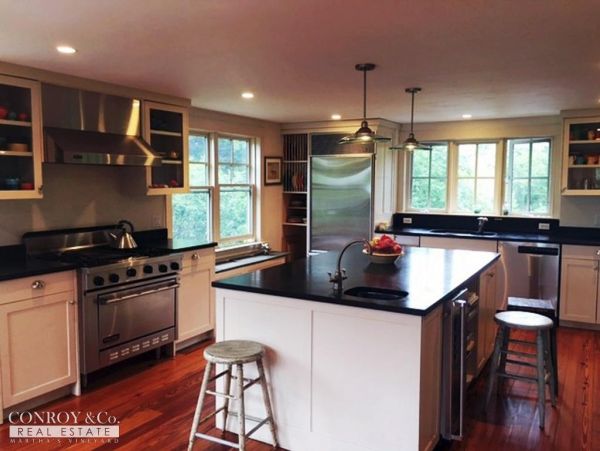 Cape Cod Home 994398