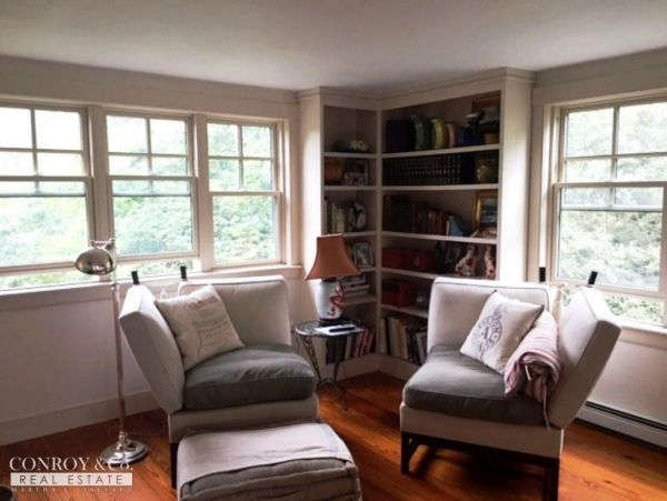 Cape Cod Home 994398