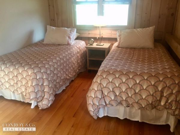 Cape Cod Home 994398