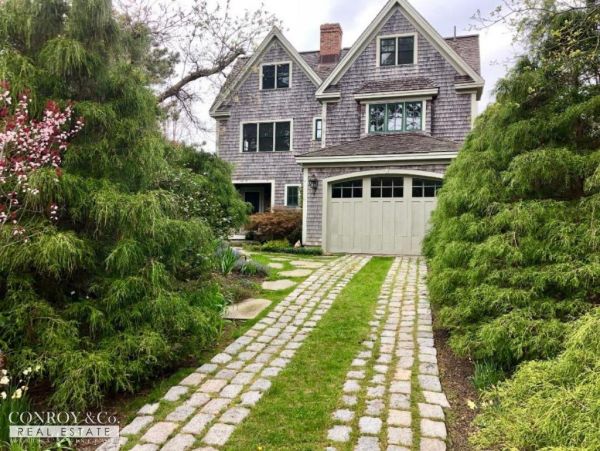 Cape Cod Home 994398