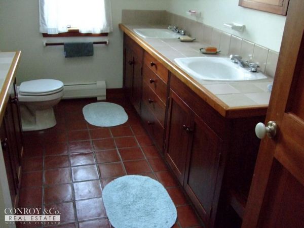 Cape Cod Home 994401