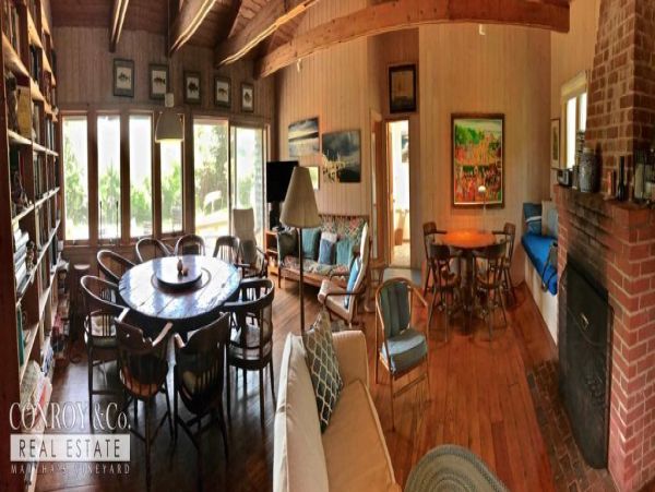 Cape Cod Home 994402