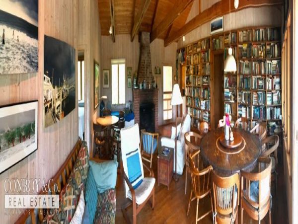 Cape Cod Home 994402