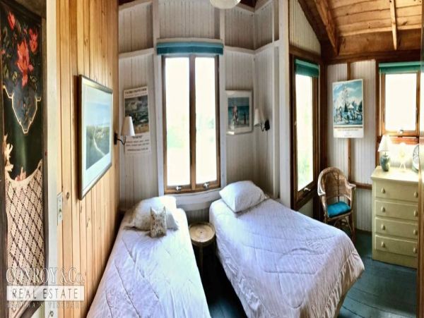 Cape Cod Home 994402