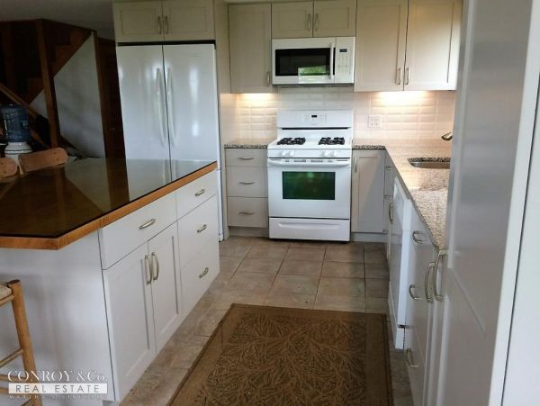 Cape Cod Home 994403