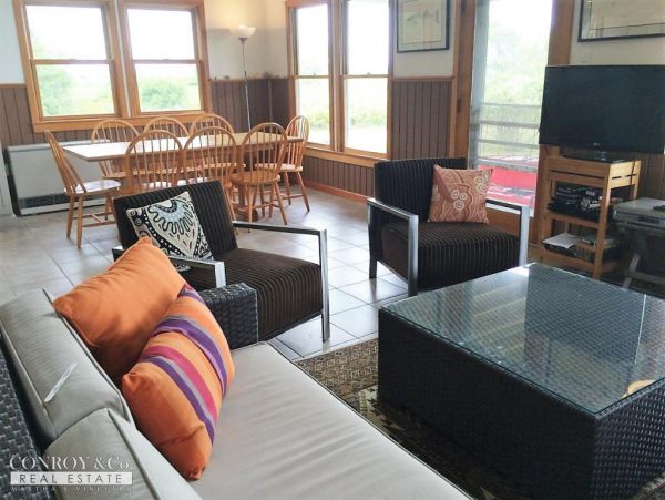 Cape Cod Home 994403