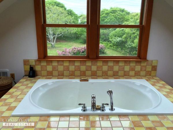 Cape Cod Home 994403