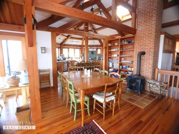 Cape Cod Home 994404