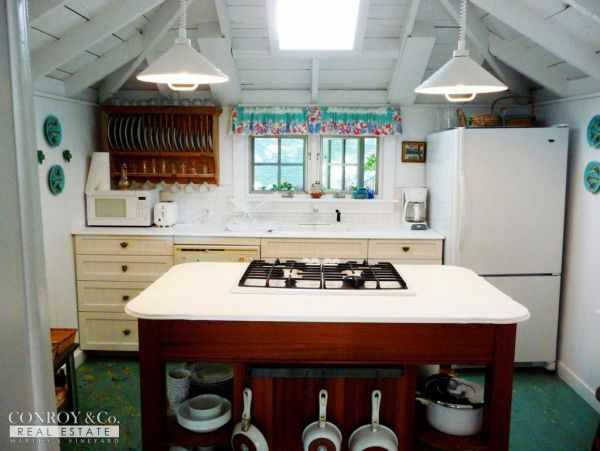 Cape Cod Home 994407
