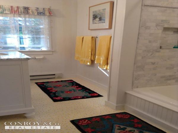 Cape Cod Home 994407