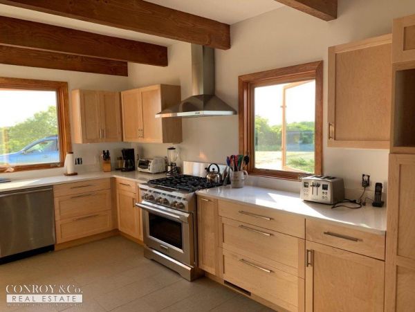 Cape Cod Home 994408
