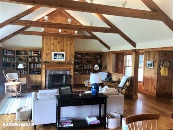 Cape Cod Home 994410