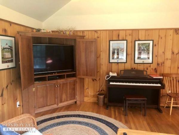 Cape Cod Home 994410
