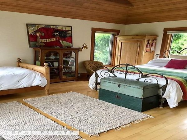 Cape Cod Home 994413