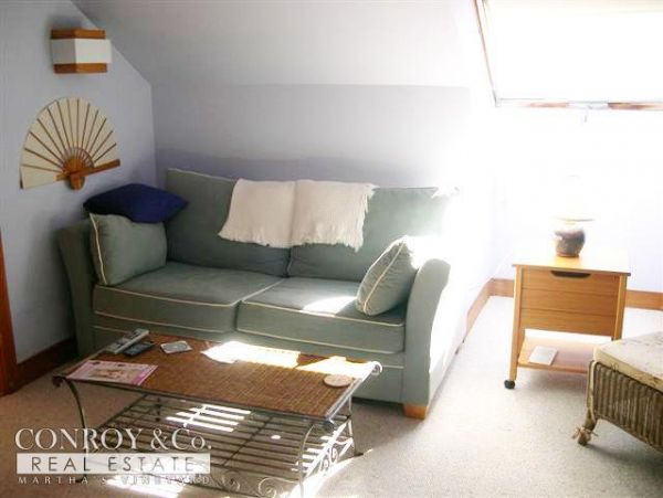 Cape Cod Home 994417