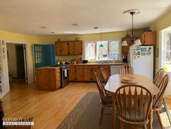 Cape Cod Home 994418