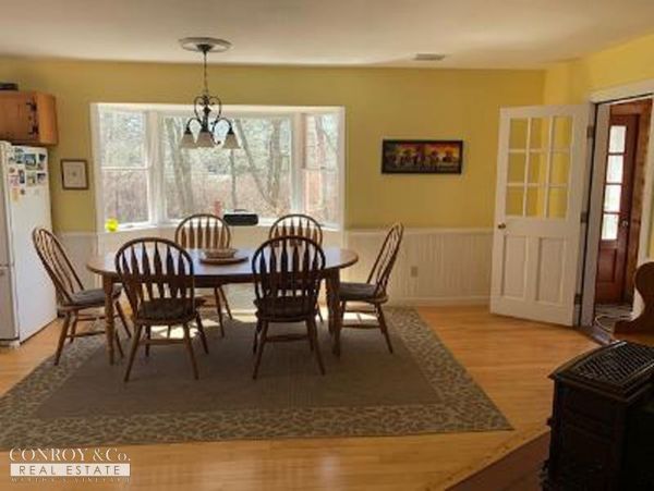 Cape Cod Home 994418