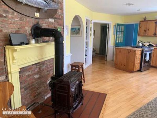 Cape Cod Home 994418