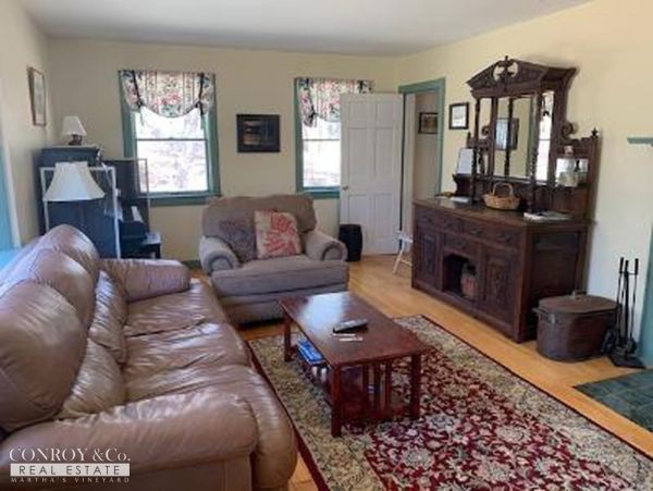 Cape Cod Home 994418