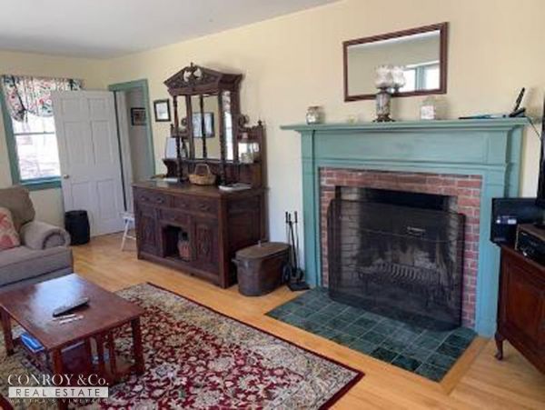 Cape Cod Home 994418