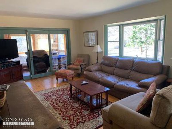 Cape Cod Home 994418