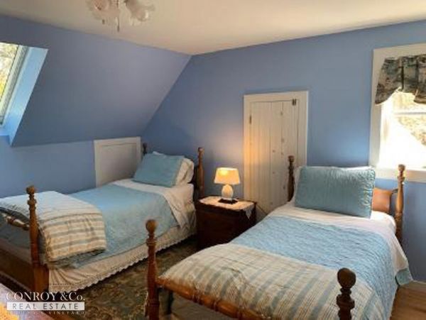 Cape Cod Home 994418