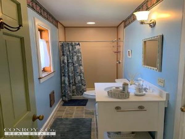 Cape Cod Home 994418